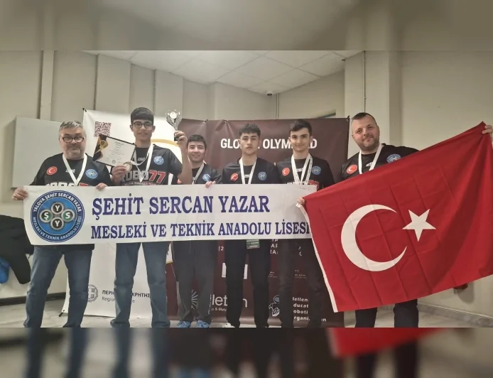 YALOVA İL MİLLÎ EĞİTİM MÜDÜRLÜĞÜ ERASMUS+ PROJESİYLE ULUSLARARASI ROBOTİK YARIŞMASINDA ÇİFTE DERECE ELDE ETTİ