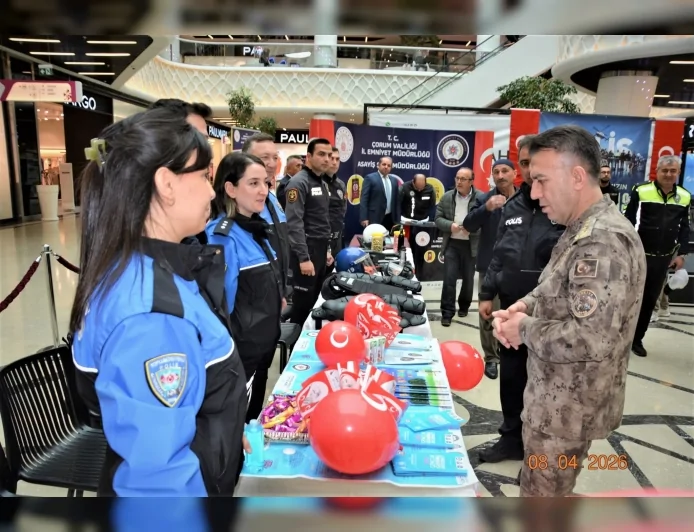 Çorum İl Emniyet Müdürü Arif Pehlivan Polis Teşkilatının 181’inci Yılında Tanıtım Standını Ziyaret Etti