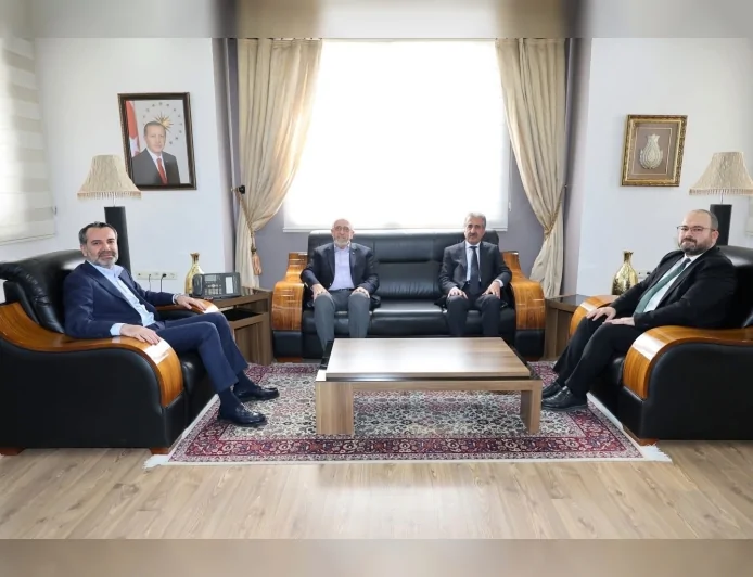 Elazığ Ticaret Borsası Başkanı Mehmet Ali Dumandağ’dan Belediye Başkanı Şahin Şerifoğulları’na İş Birliği Ziyareti