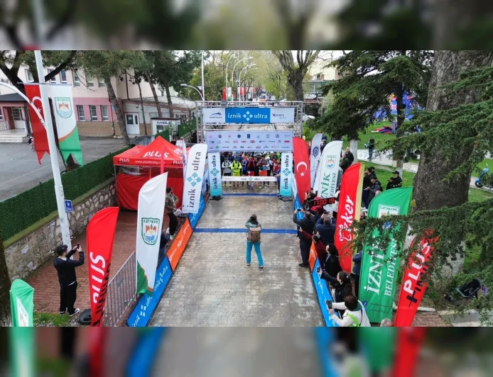 İznik’te 15. Uluslararası Ultra Maraton Başladı Binlerce Sporcu Doğa ve Tarih İçinde Koşuyor