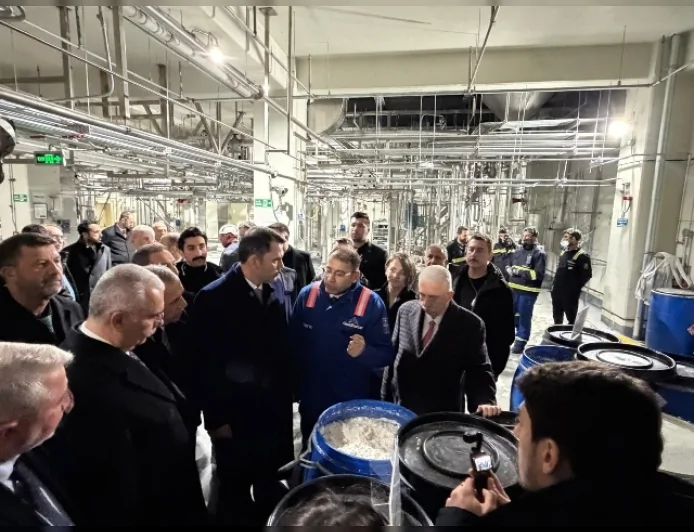 Çevre, Şehircilik ve İklim Değişikliği Bakanı Murat Kurum Sungurlu’daki barut fabrikasında incelemelerde bulundu