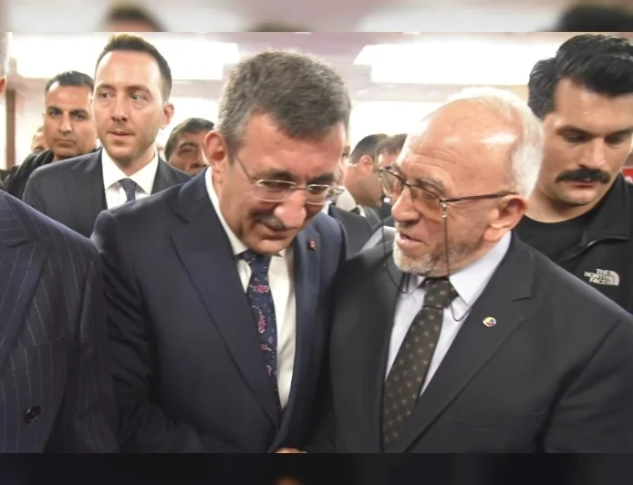 Elazığ Ticaret Borsası Başkanı Mehmet Ali Dumandağ, Cumhurbaşkanı Yardımcısı Cevdet Yılmaz ile Elazığ’ın tarım ve gıda sanayi potansiyelini görüştü