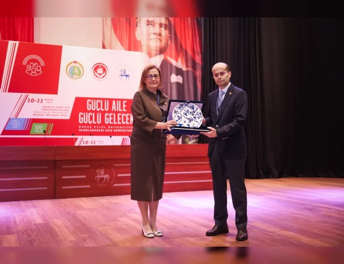İzmir’de Dokuz Eylül Üniversitesi ev sahipliğinde “Uluslararası Aile Sempozyumu” başladı