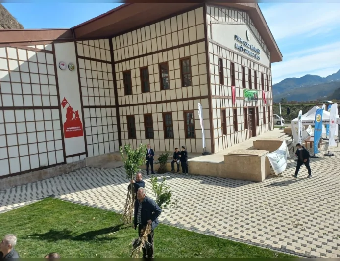 KAYSERİLİ İŞ İNSANI NECATİ UÇAR HARŞİT ŞEHİTLERİ İÇİN BİNLERCE FİDANI TOPRAKLA BULUŞTURDU