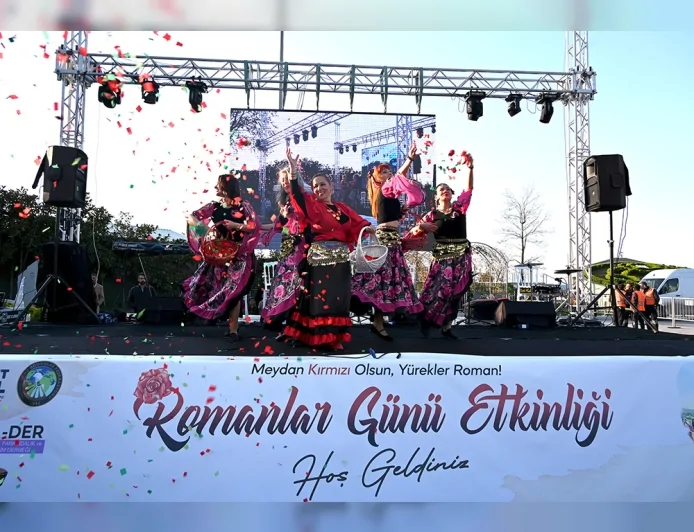 YALOVA’DA ROMANLAR GÜNÜ ETKİNLİĞİ RENKLİ GÖRÜNTÜLER VE YOĞUN KATILIMLA KUTLANDI