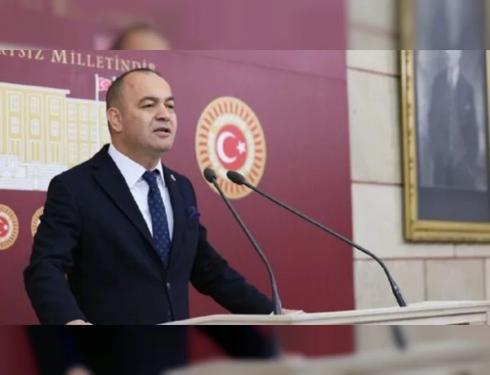 CHP GENEL BAŞKAN YARDIMCISI ÖZGÜR KARABAT: “İSTANBUL FİNANS MERKEZİ KAYIT DIŞI SERMAYEYE AÇILMA RİSKİ TAŞIYOR”