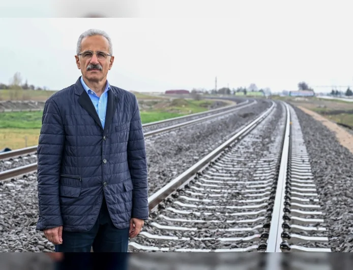 Ulaştırma ve Altyapı Bakanı Abdulkadir Uraloğlu: “Suriye sınırındaki 350 kilometrelik demiryolu hattını yeniden tren trafiğine açtık”