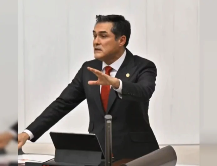 İYİ Parti Sözcüsü Buğra Kavuncu: “Yüreğiniz yetiyorsa pazara gidin milletin halini görün”