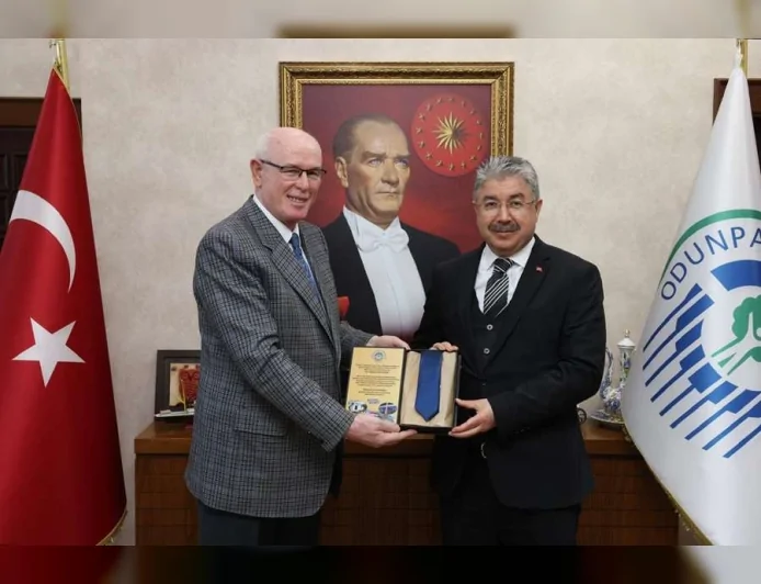 Eskişehir Valisi Dr. Erdinç Yılmaz Odunpazarı Belediye Başkanı Kazım Kurt’u ziyaret etti