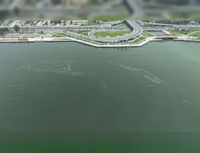 İzmir Büyükşehir Belediyesi İzmir Körfezi’nde kasımdan bu yana 10. kez dış kaynaklı kirlilik tespit edildiğini açıkladı