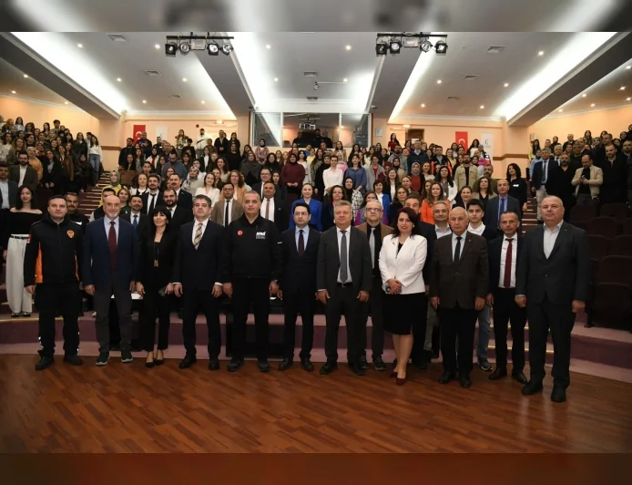 Manisa Büyükşehir Belediyesi “Afetlerde İnsan Olmak” sempozyumuna destek verdi