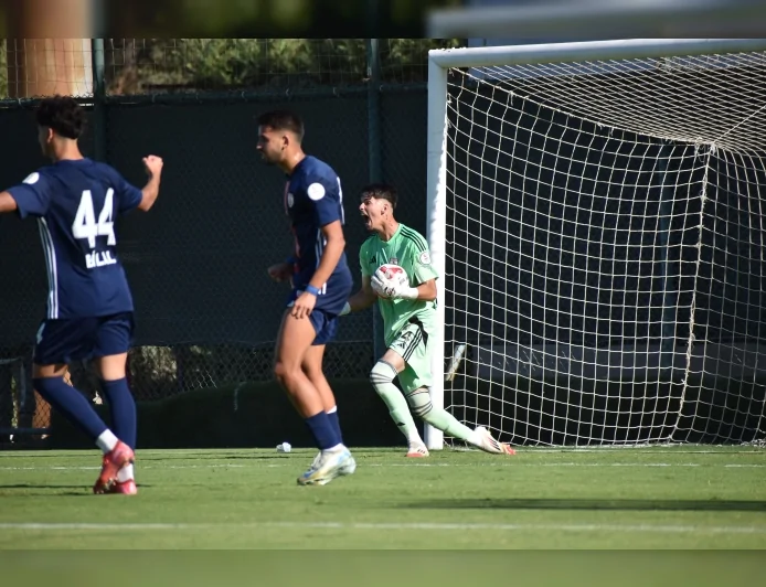 ALTINORDU FK KALECİSİ ARİF ŞİMŞİR MODERN FUTBOLDA PASÖR KİMLİĞİYLE DİKKAT ÇEKİYOR