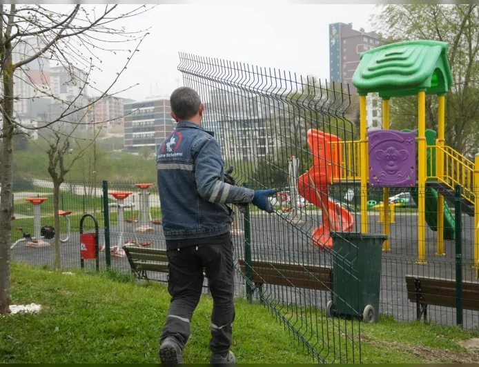 Düzce Belediyesi Mahalle Parklarında Yaz Öncesi Bakım ve Onarım Çalışmalarını Sürdürüyor