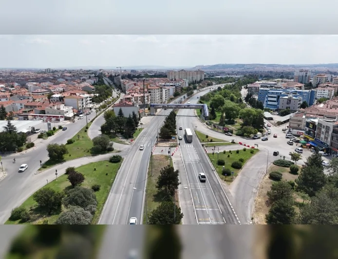 Eskişehir Büyükşehir Belediyesi UKOME kararıyla Tepebaşı Kavşağı kapatma süresi uzatıldı, Ercan Sokak kavşağında sola dönüş yasağı kaldırıldı