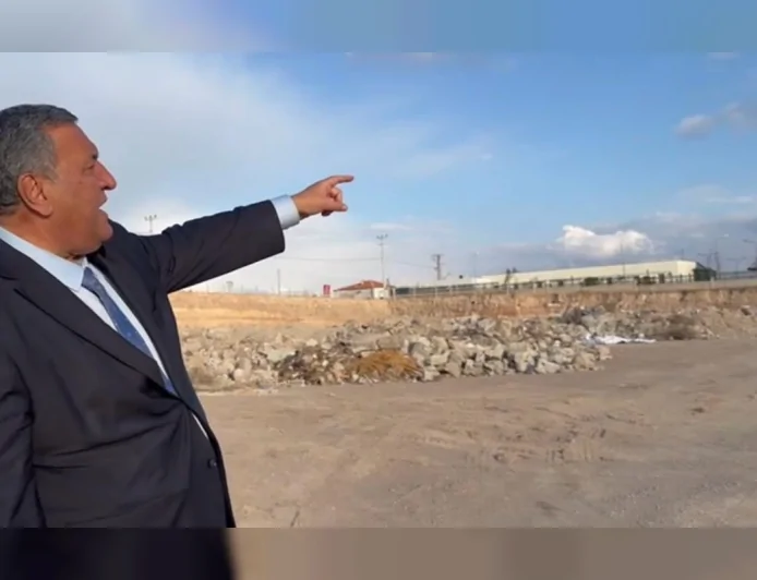 CHP Niğde Milletvekili Ömer Fethi Gürer: “Bor’da hastane için açılan çukur atıkla kapatılıyor, milyonlar çöpe gitti”