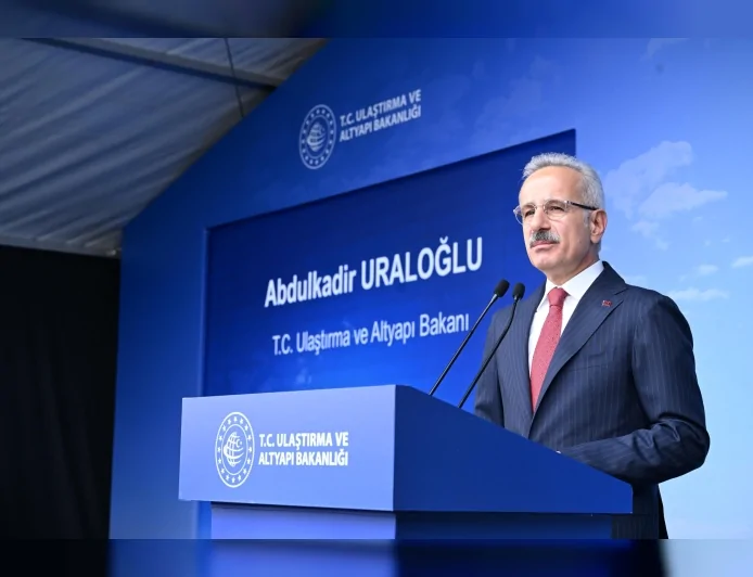 ULAŞTIRMA VE ALTYAPI BAKANI ABDULKADİR URALOĞLU: “ÜÇLÜ PİST OPERASYONLARIYLA YILDA 50 BİN TON KARBON SALIMI ÖNLENDİ”