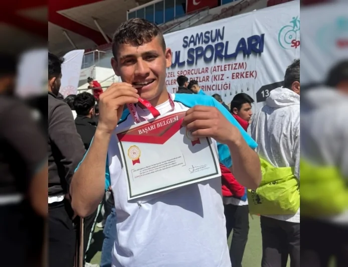 Çorum Anadolu Özel Eğitim Meslek Okulu öğrencisi Baran Kelten Türkiye Yıldızlar Şampiyonası’nda 800 metrede Türkiye üçüncüsü oldu