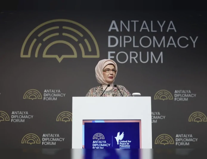 CUMHURBAŞKANI ERDOĞAN’IN EŞİ EMİNE ERDOĞAN: “ANTALYA DİPLOMASİ FORUMU DÜNYAYA BARIŞ VE DAYANIŞMA TAŞISIN”