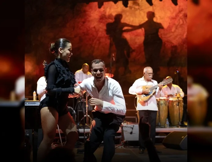 Adanalı Dansçı Simone De Valente Buena Vista All Stars Sahnesinde İlke İmza Attı