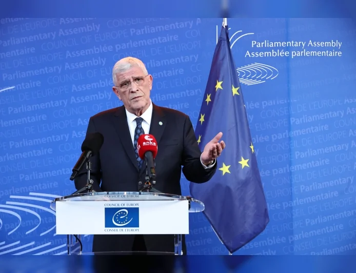 İYİ Parti Genel Başkanı Müsavat Dervişoğlu: “Monarşi öneren akıl Türkiye’den tasfiye edilmelidir”