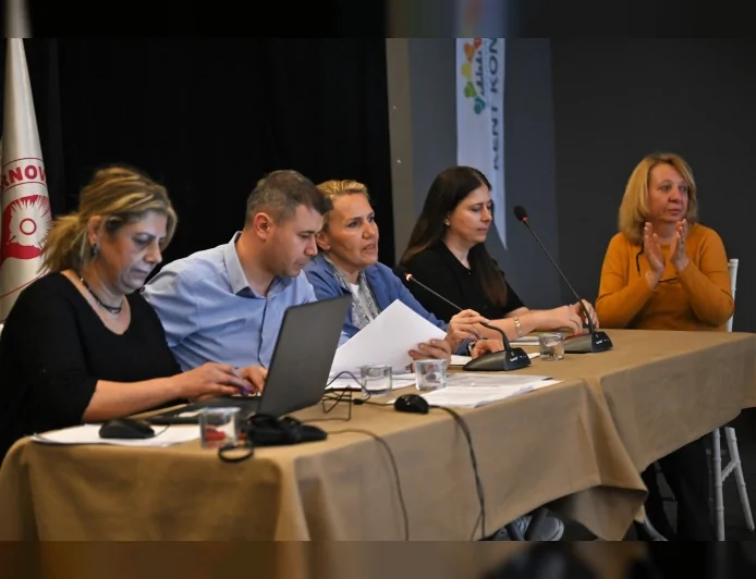 Bornova Kadın Girişimi Kooperatifi genel kurulunda Hürriyet Yıldız yeniden başkan seçildi