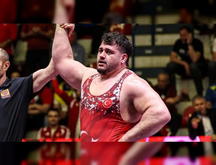 GENÇLİK VE SPOR BAKANI DR. OSMAN AŞKIN BAK: “RIZA KAYAALP TARİHE ALTIN HARFLERLE YAZILDI”