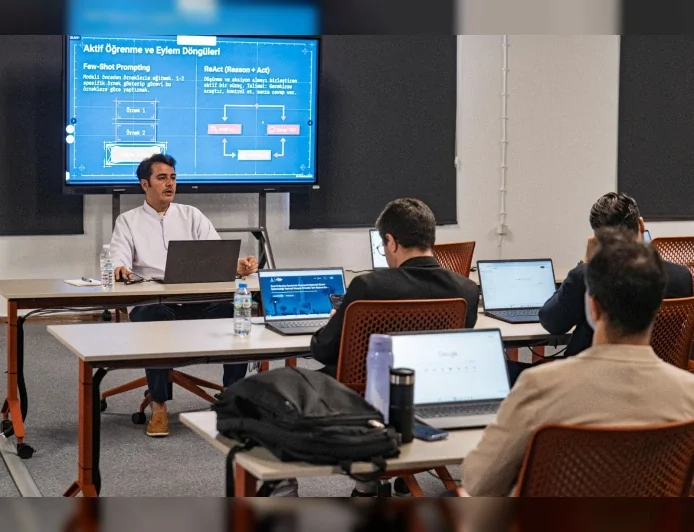 İzmir Büyükşehir Belediyesi yöneticilere yapay zeka eğitimi vererek dijital dönüşüm sürecini hızlandırdı