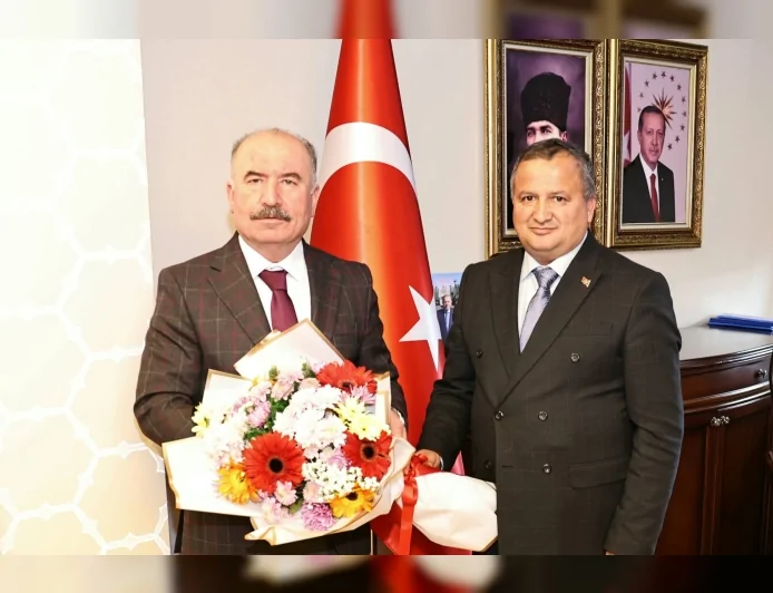 Çorum Oto Tamirciler Odası Başkanı Necmettin Uzun ve Yönetiminden Vali Ali Çalgan’a Ziyaret