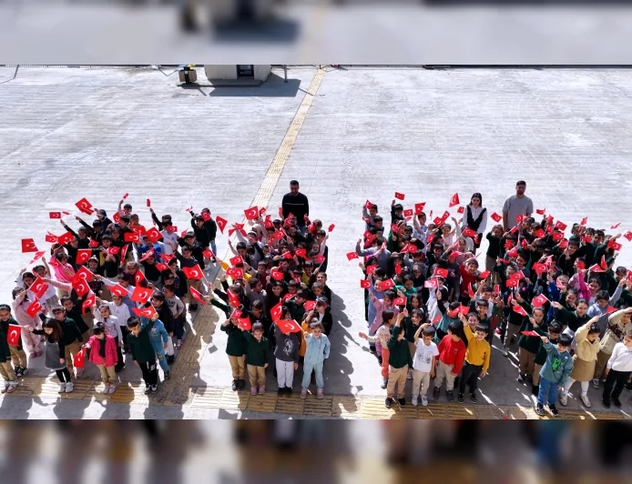 Çevre Şehircilik ve İklim Değişikliği Bakanı Murat Kurum: “Yepyeni bir okulda bayramın heyecanı bir başka oluyor”