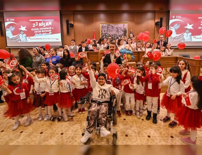 BURSA BÜYÜKŞEHİR BELEDİYESİ MECLİSİ’NDE 23 NİSAN OTURUMUNDA ÇOCUKLAR ŞEHRİN GELECEĞİNE YÖN VERDİ