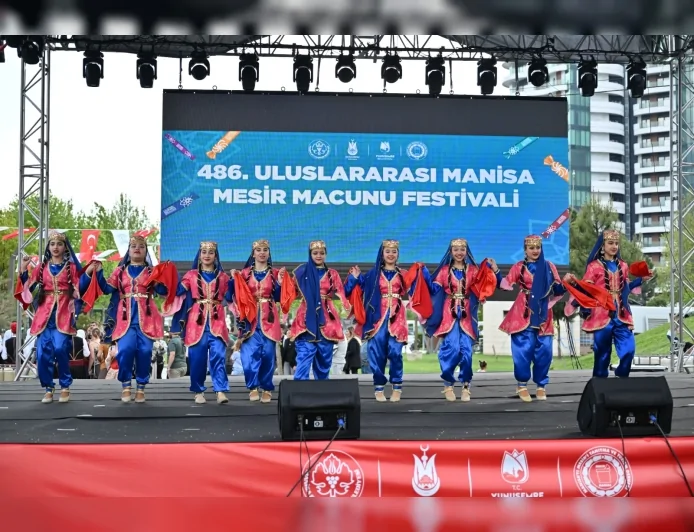Manisa’da 486’ncı Mesir Festivali’nde Uluslararası Halk Dansları Gösterileri Büyük İlgi Gördü