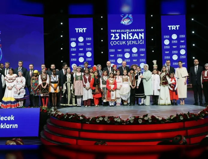 Cumhurbaşkanı Erdoğan’ın eşi Emine Erdoğan: “23 Nisan neşesini dünya çocuklarıyla paylaşmanın sevincini yaşadık”