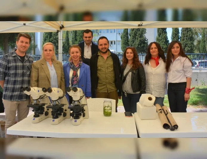 Ege Üniversitesi’nde düzenlenen Bilim ve Çocuk Şenliği öğrencileri bilimle buluşturdu