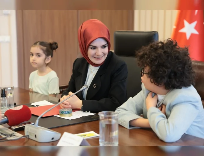 Aile ve Sosyal Hizmetler Bakanı Mahinur Özdemir Göktaş: “Yarın bu ülkenin yöneticileri sizlerin arasından çıkacak”