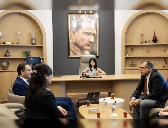 BALÇOVA’DA 23 NİSAN’DA BAŞKANLIK KOLTUĞU ÇOCUKLARA EMANET EDİLDİ