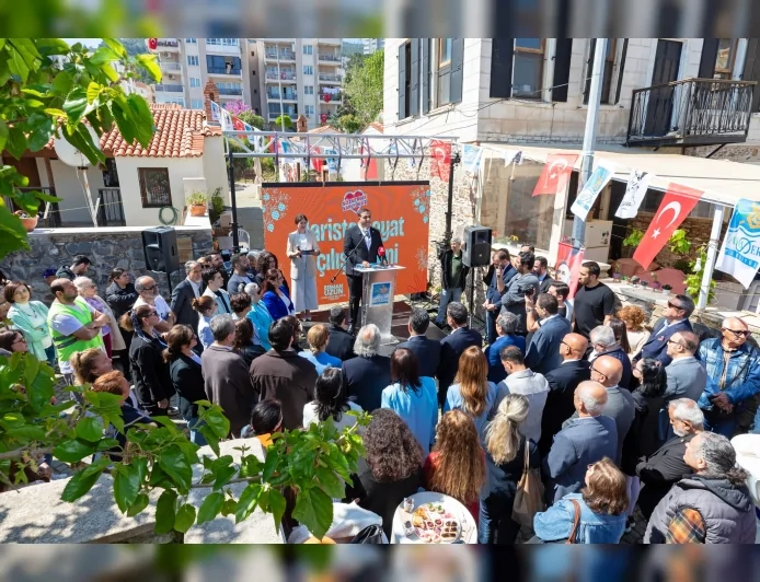 Narlıdere Belediye Başkanı Erman Uzun Tarihi Yukarıköy’de Narista Hayat’ın açılışını gerçekleştirdi ve yeni yatırım müjdelerini açıkladı