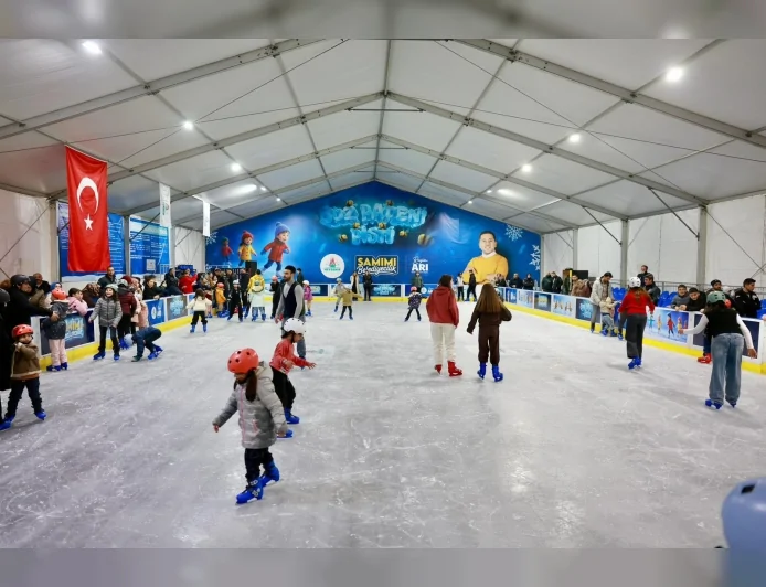 NEVŞEHİR BELEDİYESİ MOBİL BUZ PATENİ PİSTİ 40 GÜNDE 15 BİN TEKİL ZİYARETÇİYİ AĞIRLADI