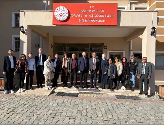 CHP Çorum İl Başkanı Av. Dinçer Solmaz ve Parti Heyeti Sevgi Evlerindeki Çocukların 23 Nisan Bayramını Kutladı