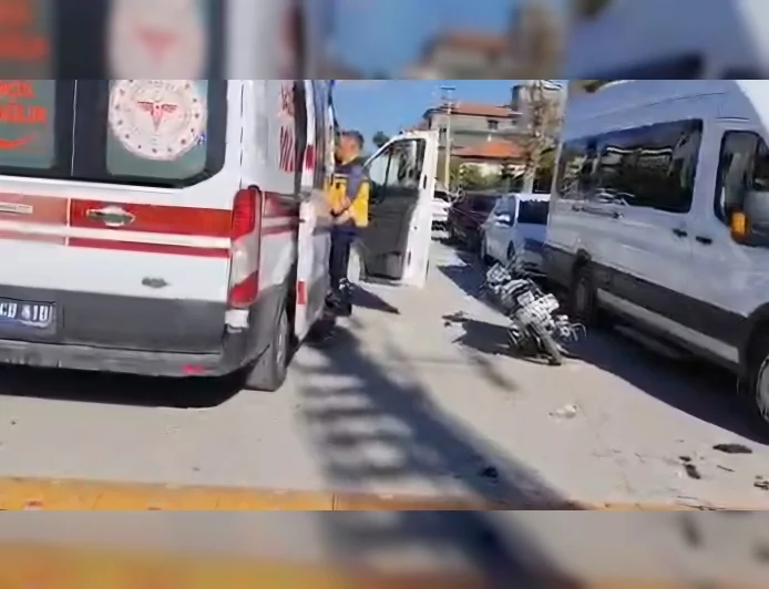 Çorum’da polisten kaçan motosiklet hafif ticari araçla çarpıştı 2 kişi yaralandı