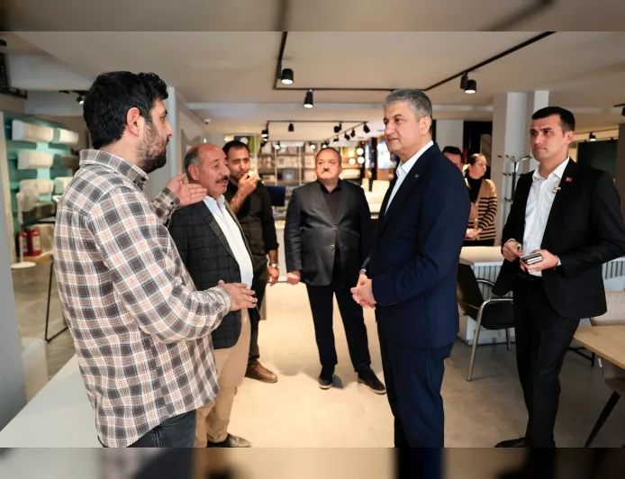 ADANA VALİSİ MUSTAFA YAVUZ KÜÇÜKDİKİLİ MAHALLESİ’NDE ESNAF VE VATANDAŞLARLA BİR ARAYA GELDİ