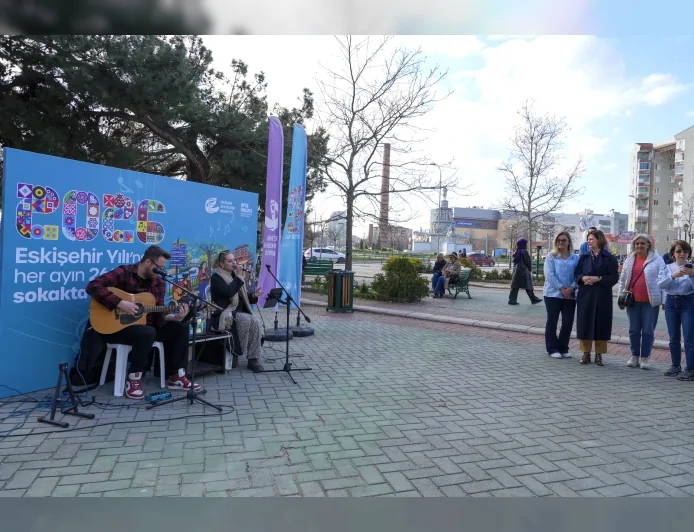 Eskişehir Büyükşehir Belediyesi her ayın 26’sını “Sokakta Müzik Var” etkinliğiyle kentin açık hava sahnesine dönüştürüyor