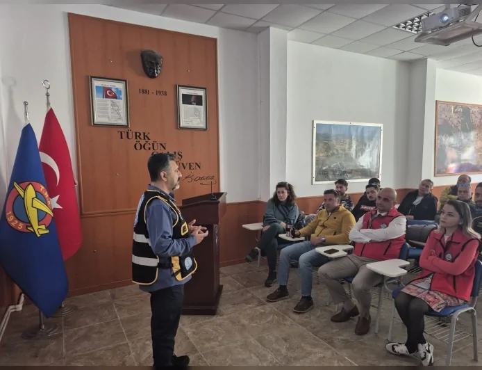 ESKİŞEHİR BÜYÜKŞEHİR BELEDİYESİ İNÖNÜ’DE GÖNÜLLÜLERE AFET BİLİNCİ VE MÜDAHALE EĞİTİMİ VERDİ