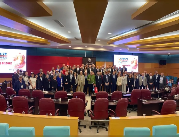 Tarsus’ta düzenlenen TKKP 33 Genel Kurulu kent konseylerinin rolünü yeniden gündeme taşıdı