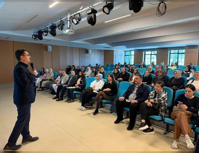 Çekmeköy İlçe Milli Eğitim Programında Osman Erkan: “Sosyal Aile Olun, Yalnızlık Sanal Bağımlılığı Tetikler”