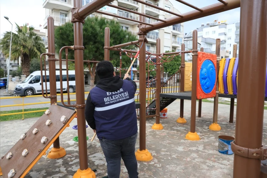 Efeler Belediye Başkanı Anıl Yetişkin öncülüğünde parklar yenileniyor güvenlik ve konfor artırılıyor