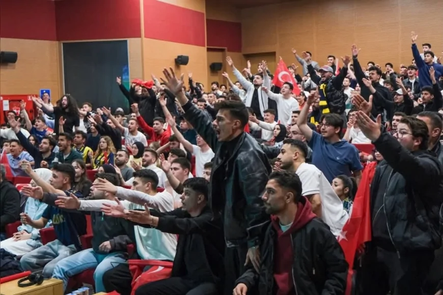 Çorum Hitit Üniversitesi MYO Kampüsünde Milli Takım Heyecanı Öğrencileri Tek Yürek Yaptı