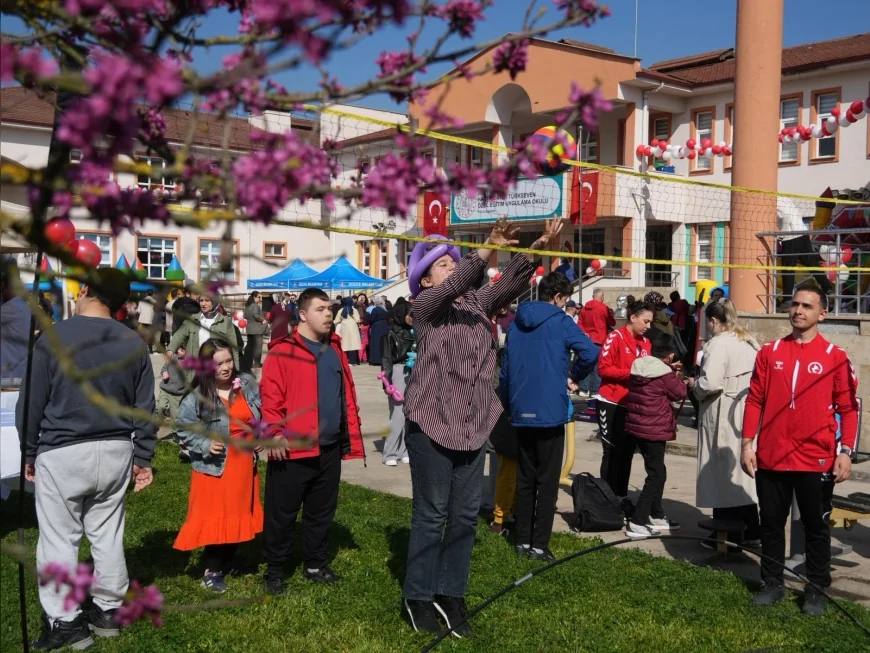 Düzce Belediyesi Dünya Otizm Farkındalık Günü’nde Özel Öğrencilerle Buluştu
