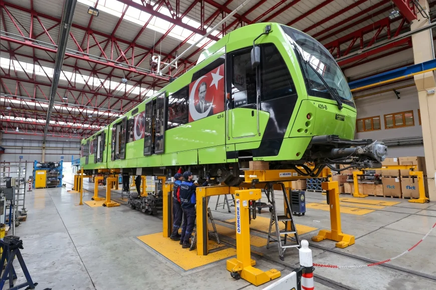 BURSA BÜYÜKŞEHİR BELEDİYESİ METRO ARAÇLARINDA BAKIM SEFERBERLİĞİNİ KESİNTİSİZ SÜRDÜRÜYOR