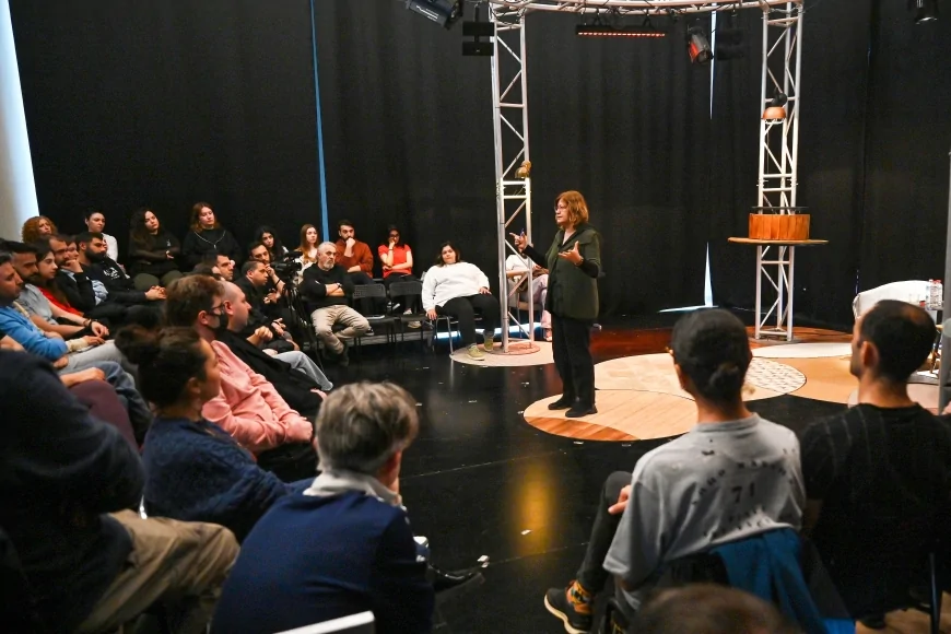 Bornova Belediyesi söyleşisinde tiyatronun binlerce yıllık serüveni ele alındı