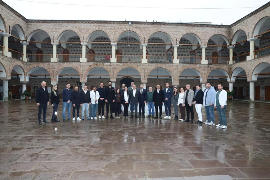 Şehzadeler Belediye Başkanı Hakan Şimşek dış hizmet birimlerini ziyaret ederek çalışmaları yerinde inceledi